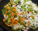Foto del paso 3 de la receta: Berenjenas rellenas de verduras y atún