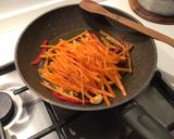 A picture of step 1 of Linguine with Sweet Italian Peppers.