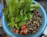 Hình bước làm 1 của món Canh hến rau lang