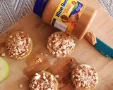 A picture of step 3 of Apples with peanut butter.