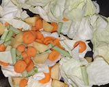 Foto langkah ke 1 dari resep Sayur sup sosis pentol.