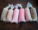 Foto langkah ke 6 dari resep Es Manis / Es Lilin / Es Bantal.
