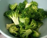 Foto langkah ke 2 dari resep Beef and Broccoli.