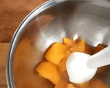 Foto langkah ke 2 dari resep Pie Krim Keju Labu Kuning.