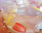 Une image de l'étape 3 de Eau détox fraises 🍓 citrons 🍋.