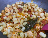Foto del paso 5 de la receta: Pollo en salsa con patatas 🐓🥔