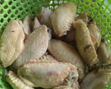 Hình bước làm 1 của món Cánh gà chiên nước mắm