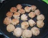 Foto del paso 1 de la receta: Albóndigas de cerdo caseras extra tiernas en amarillo