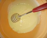 Foto langkah ke 2 dari resep Bolu kukus susu simpel (no mixer, no oven, no timbangan).