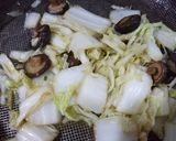 Hình bước làm 2 của món Cải thảo xào nấm hương chay