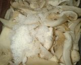 Foto langkah ke 1 dari resep Jamur Suwir Pedas.