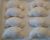Kifli gluténmentesen recept fázis 4 fotója