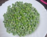 Foto del paso 1 de la receta: Rehogado de arvejas con salchichas frescas y arroz blanco