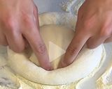 Foto del passaggio 9 della ricetta Pizza con il cornicione alto