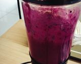 A picture of step 3 of Walnut & Creamy Dragon Fruit Smoothie.