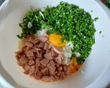 Foto langkah ke 1 dari resep Martabak Nasi Sosis Kucai.