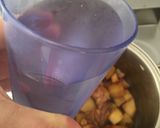 A picture of step 2 of Potato stew chicken.