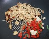 รูปขั้นตอนการทำที่ 2 ของ Aglio olio e peperoncino