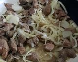Foto del paso 3 de la receta: Hígado encebollado sobre puré