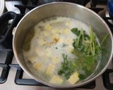 Foto del paso 4 de la receta: Chicharrón en salsa verde con calabazas