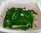 Hình bước làm 6 của món Tỏi Tây Trộn Cay 픗마늘 무침