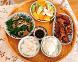 Hình bước làm 3 của món Thịt chiên thơm ngon “Cật heo xào bông hẹ