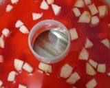 Foto langkah ke 6 dari resep Puding Jelly Susu Buah Merdeka.