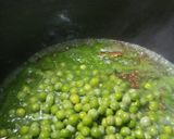 A picture of step 2 of Matar pulao.