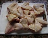 Foto del paso 1 de la receta: Estofado de alitas de pollo con tallarines
