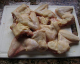 Foto del paso 1 de la receta: Estofado de alitas de pollo con tallarines