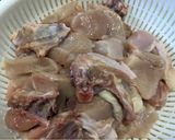 Gambar langkah 1 resipi Ayam Goreng Kunyit Ala Thai.