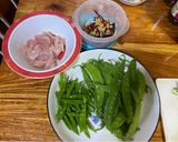 รูปขั้นตอนการทำที่ 1 ของ ถั่วลันเตาผัดใส่อกไก่