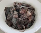 Foto langkah ke 1 dari resep Cumi Masak Hitam.