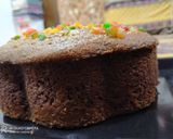 A picture of step 4 of Parle biscuits cake.