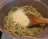 Foto del passaggio 7 della ricetta Pasta cremosa con piselli e speck