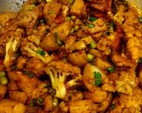 A picture of step 6 of Aloo Gobi Matar (Potato, Cauliflower, and Pea Curry).