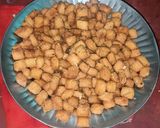नारियल शक्कर पारे(nariyal shakkar pare recipe in hindi) रेसिपी चरण 7 फोटो