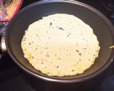 Foto del paso 2 de la receta: Tortita de calabacín rellena de acelgas, pavo y queso