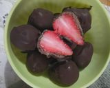 Foto del paso 2 de la receta: Frutillas bañadas en chocolate