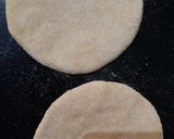 A picture of step 3 of Aloo paratha.