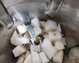 A picture of step 1 of Indian pear juice.