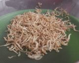 Foto langkah ke 2 dari resep Tumis Bunga Pepaya Teri.