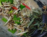 Foto langkah ke 3 dari resep Tumis jantung pisang.