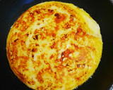 Foto del paso 3 de la receta: Tortilla de patatas sin huevo con jamón york y queso