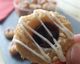 Foto langkah ke 4 dari resep Resep Kue Kering Thumbprint Cookies dengan Selai Strawberry dan Selai Blueberry.