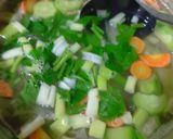 Foto langkah ke 4 dari resep Sayur bening oyong mix bihun.