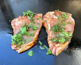 Une image de l'étape 7 de Côtes de veau marinées grillées sauce BBQ et coriandre.