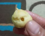 Foto langkah ke 4 dari resep Soes Kering Crunchy isi Cream Keju.