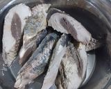 Foto langkah ke 1 dari resep Oseng Ikan Keranjang.