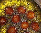 A picture of step 11 of Potato gulab jamun.